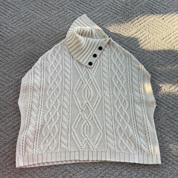 Sweaters - Ann Taylor cable knit sweater M